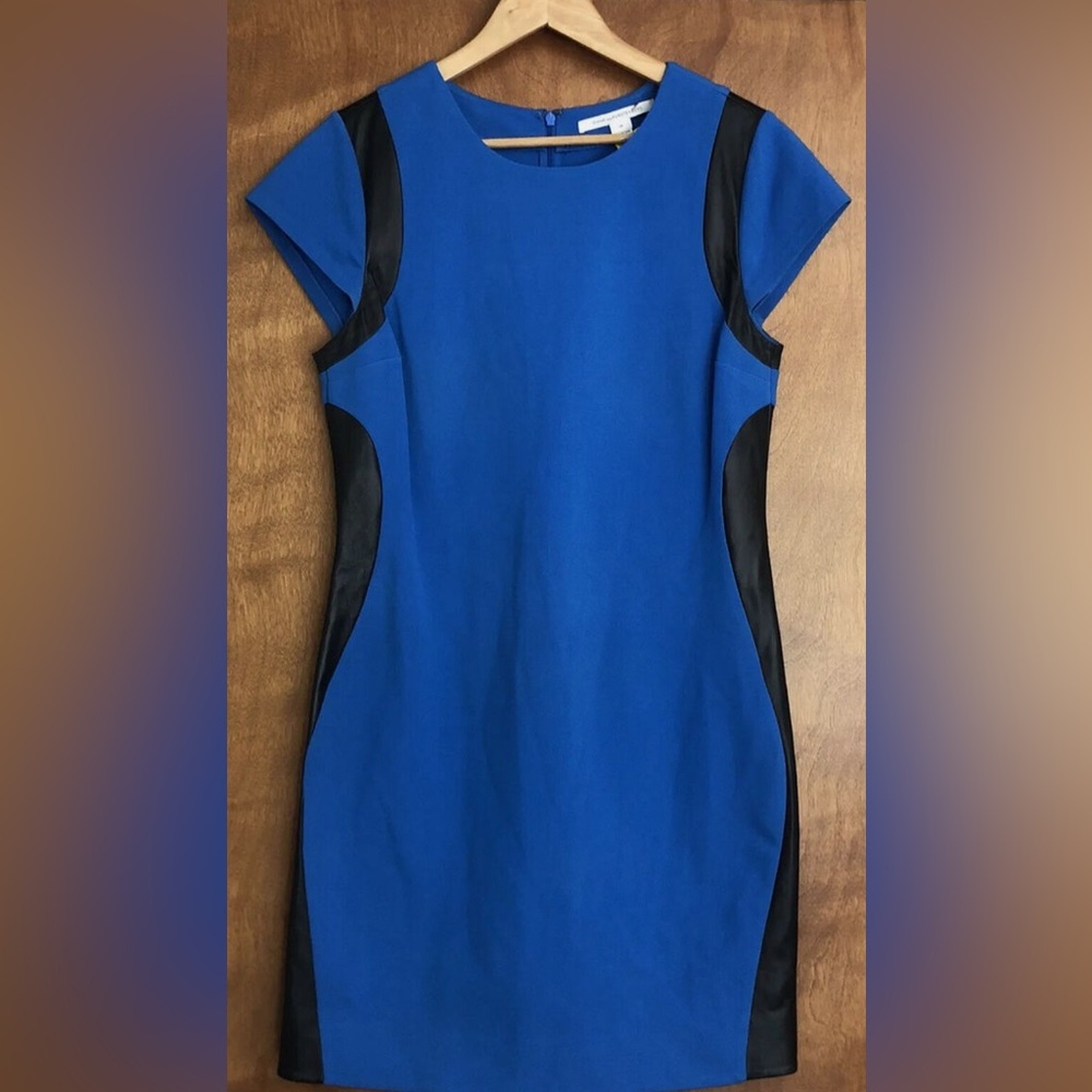 Diane Von Furstenbrrg Crew Neck Mini Dress in Blue, Size 8